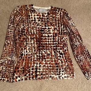 Apparalel light weight sweater. Like new condition.